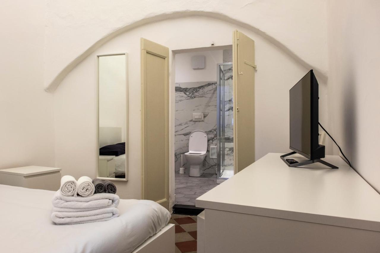 Hotel Archivolto Del Teatro Albenga Exterior foto